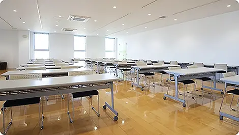5階の広々とした会議室